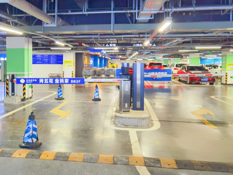 重慶龍湖禮嘉天街停車場(chǎng)收費(fèi)管理系統(tǒng)及設(shè)備案例